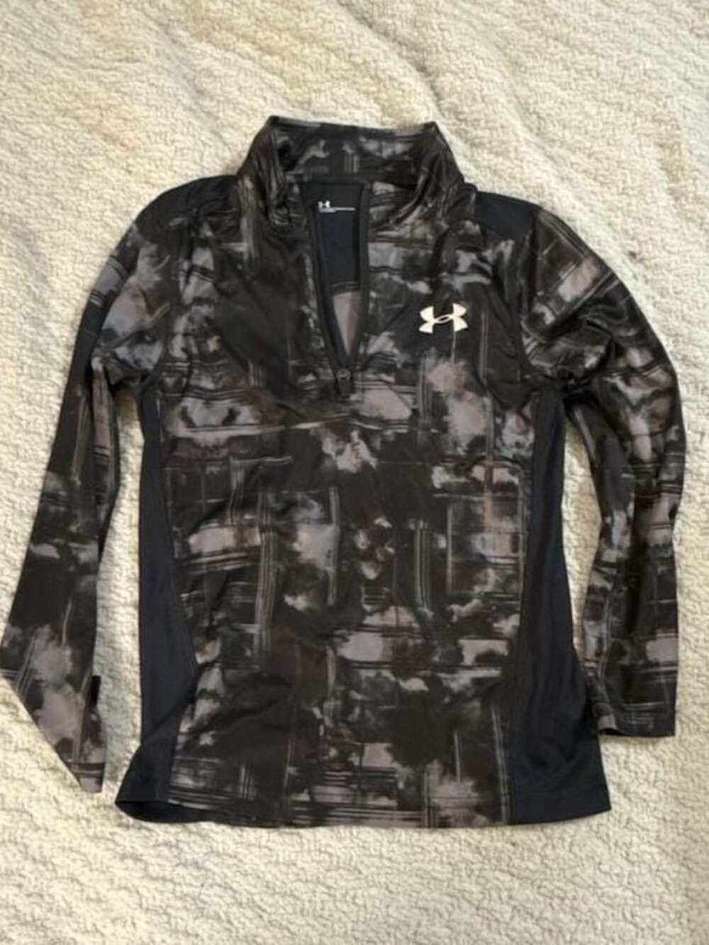 Under Armour Youth 1/2 Zip Long Sleeve Athletic Pullover, Black/Grey, Size 6